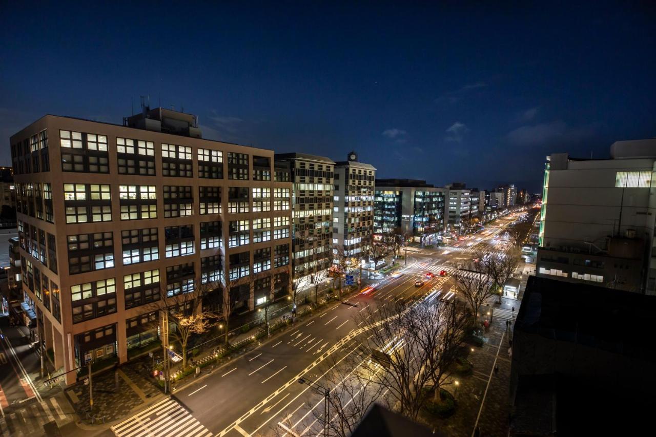 The Royal Park Hotel Iconic Kyōto Esterno foto View of the neighborhood at night