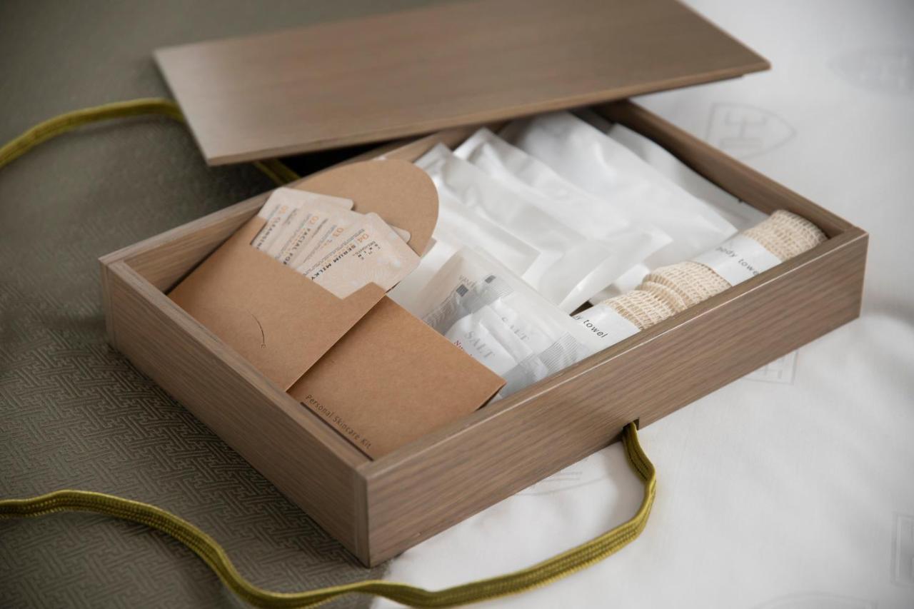 The Royal Park Hotel Iconic Kyōto Esterno foto A box of tea