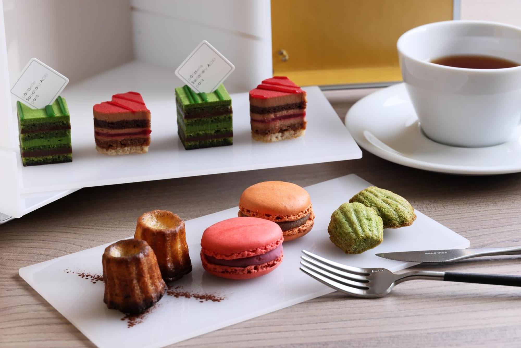 The Royal Park Hotel Iconic Kyōto Esterno foto A selection of French pastries