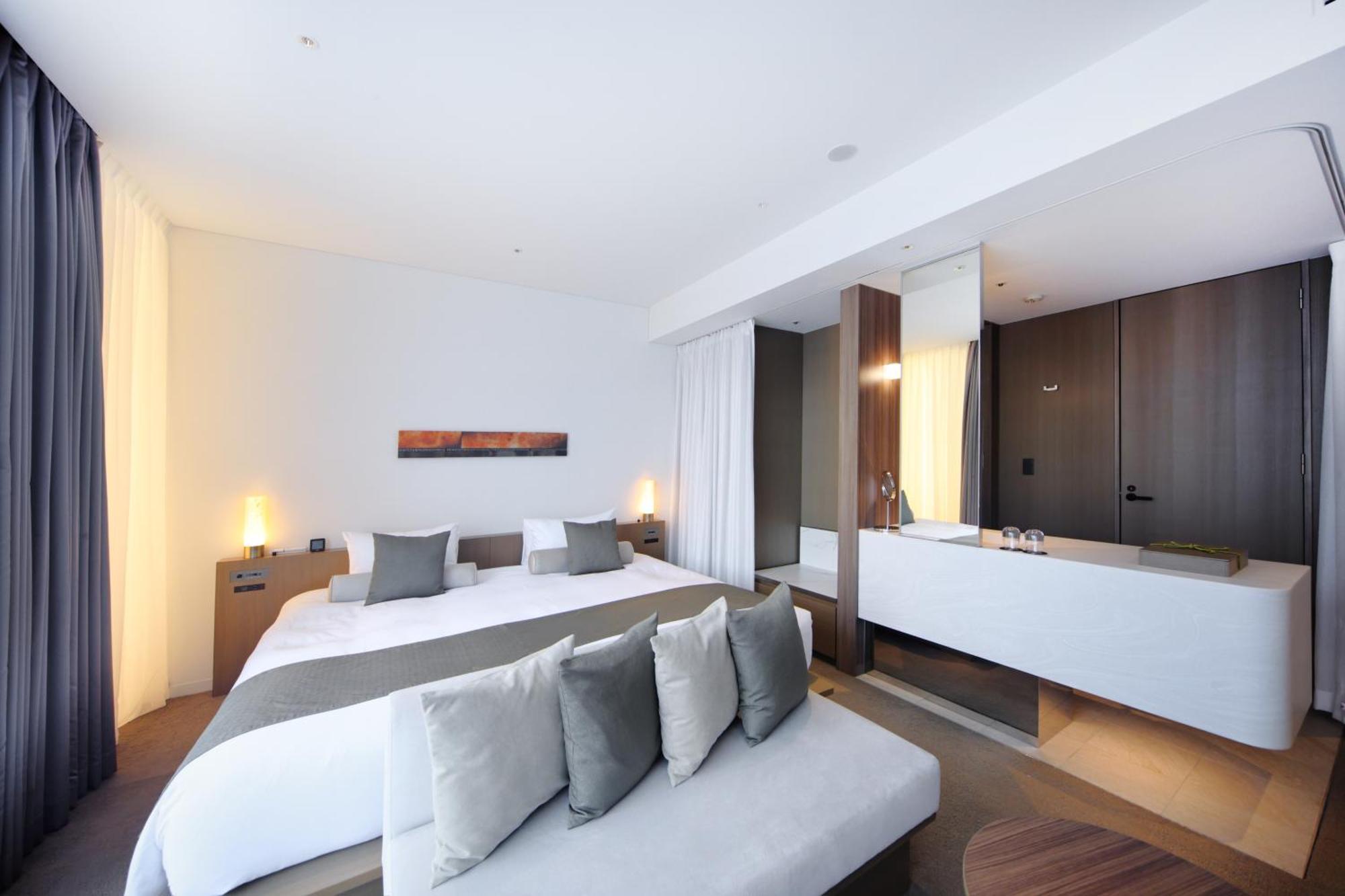 The Royal Park Hotel Iconic Kyōto Esterno foto A bedroom at the hotel