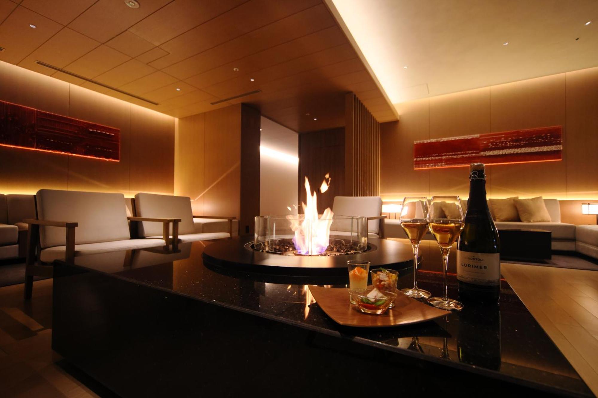 The Royal Park Hotel Iconic Kyōto Esterno foto A fireplace in a restaurant