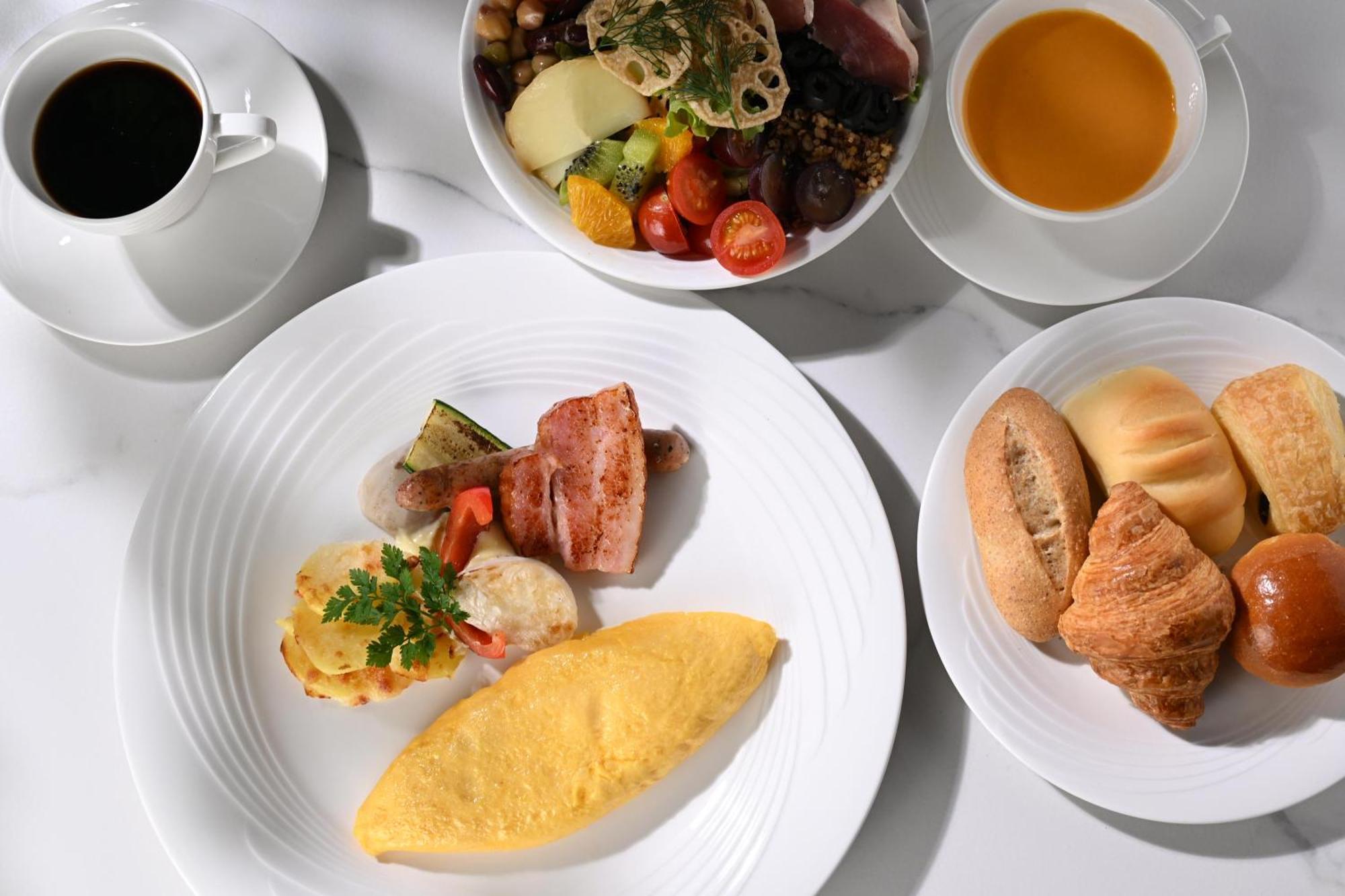 The Royal Park Hotel Iconic Kyōto Esterno foto A typical inflight meal