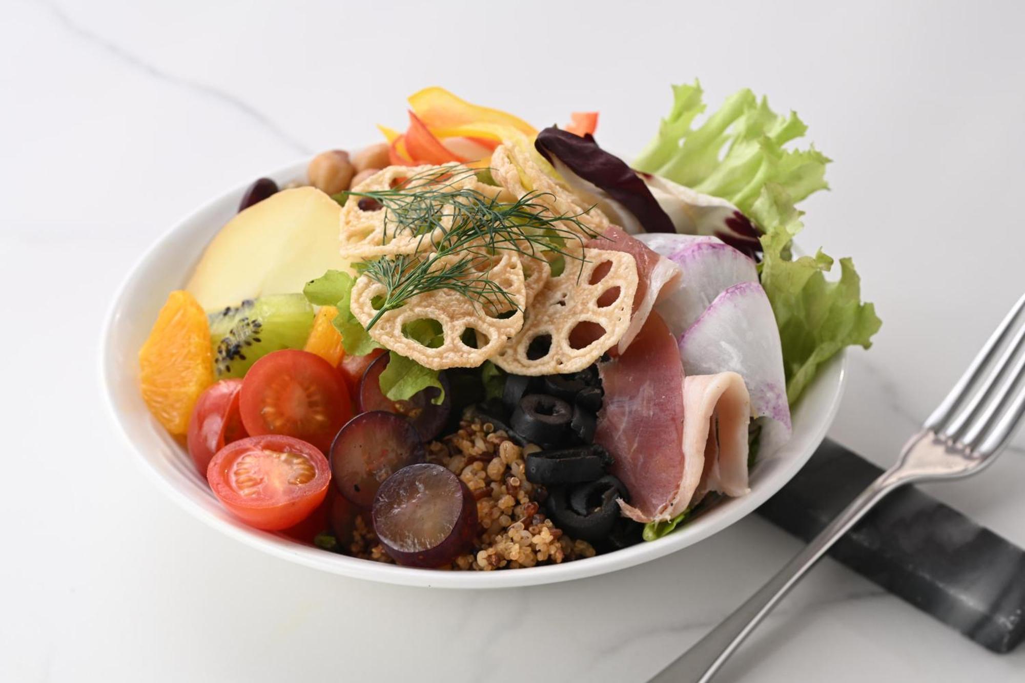 The Royal Park Hotel Iconic Kyōto Esterno foto A salad with lotus root