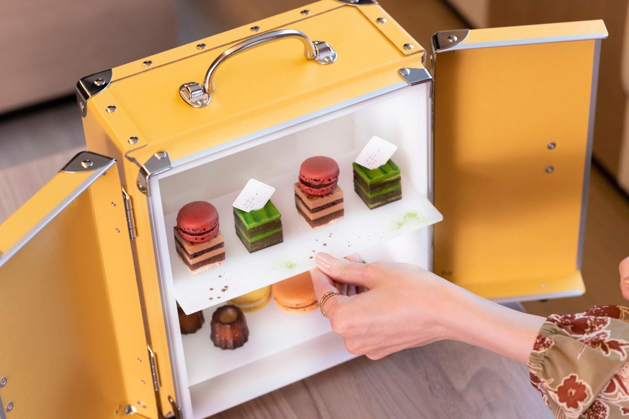 The Royal Park Hotel Iconic Kyōto Esterno foto A food delivery box