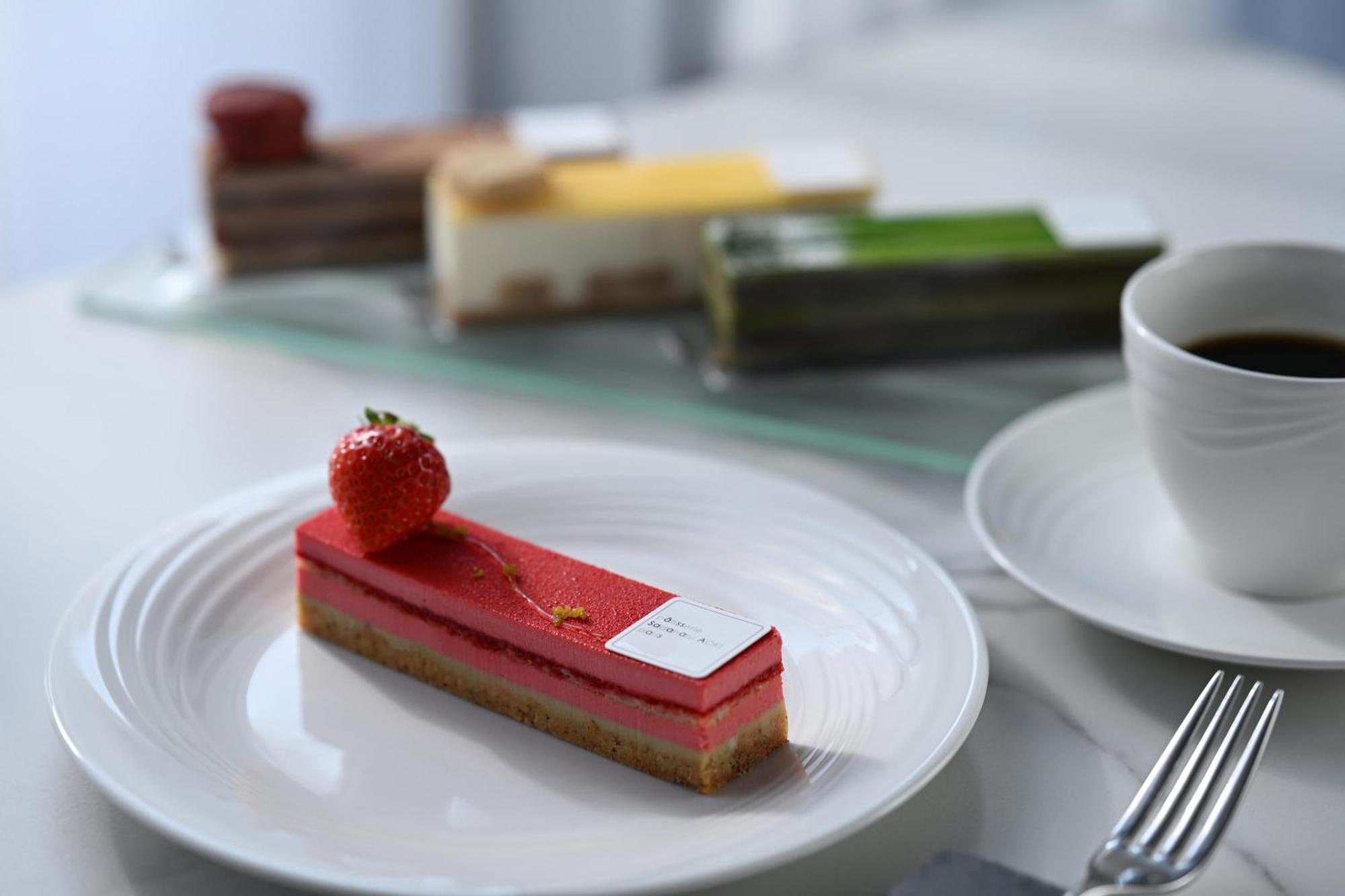 The Royal Park Hotel Iconic Kyōto Esterno foto A strawberry parfait