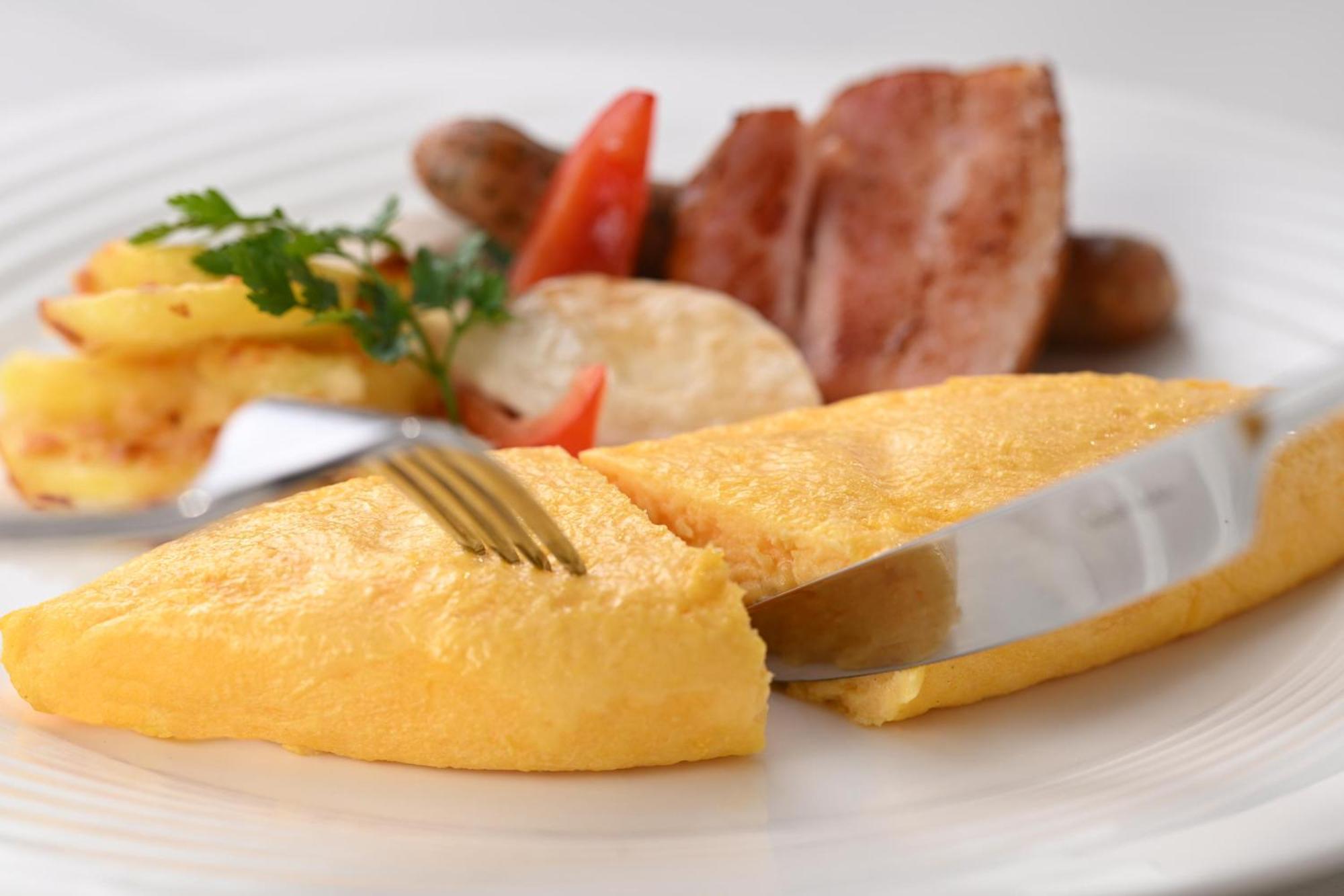 The Royal Park Hotel Iconic Kyōto Esterno foto A potato omelette